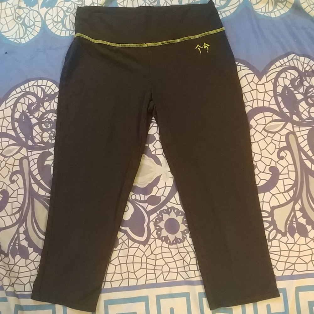 Green Apple Active Capri Legging sz Large